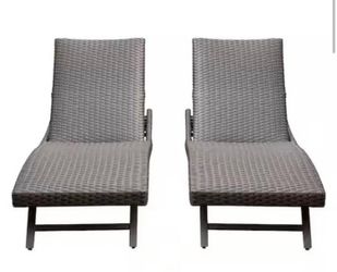 Set of 2 Outdoor Wicker Chaise Lounge Chairs Padded