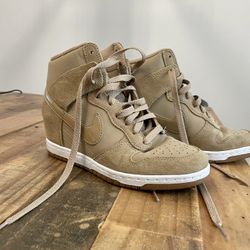 Nike Woman’s Dunks Hi Wedge Size 6.5 Leather Sneakers