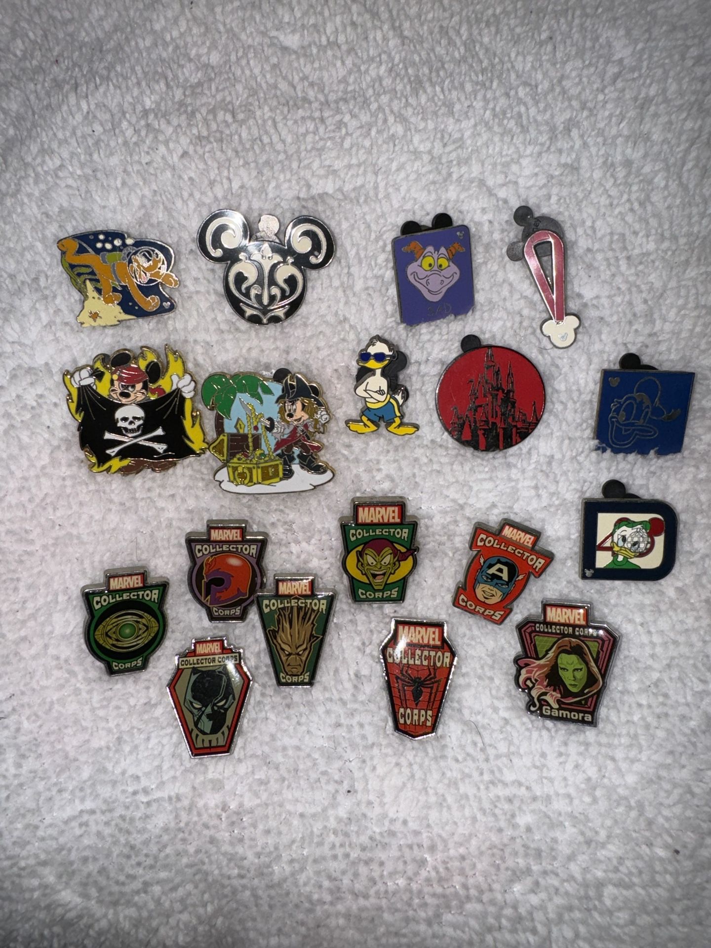 18 Disney World Pins & Marvel Pins 