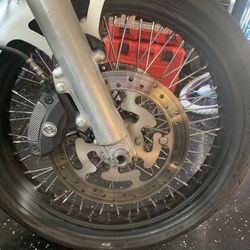 Harley Davidson 21x3.5  Front Wheel On A 2011 Streetglide 