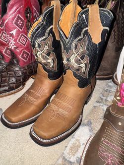 🚨BOOTS/BOTAS🚨(S) 9