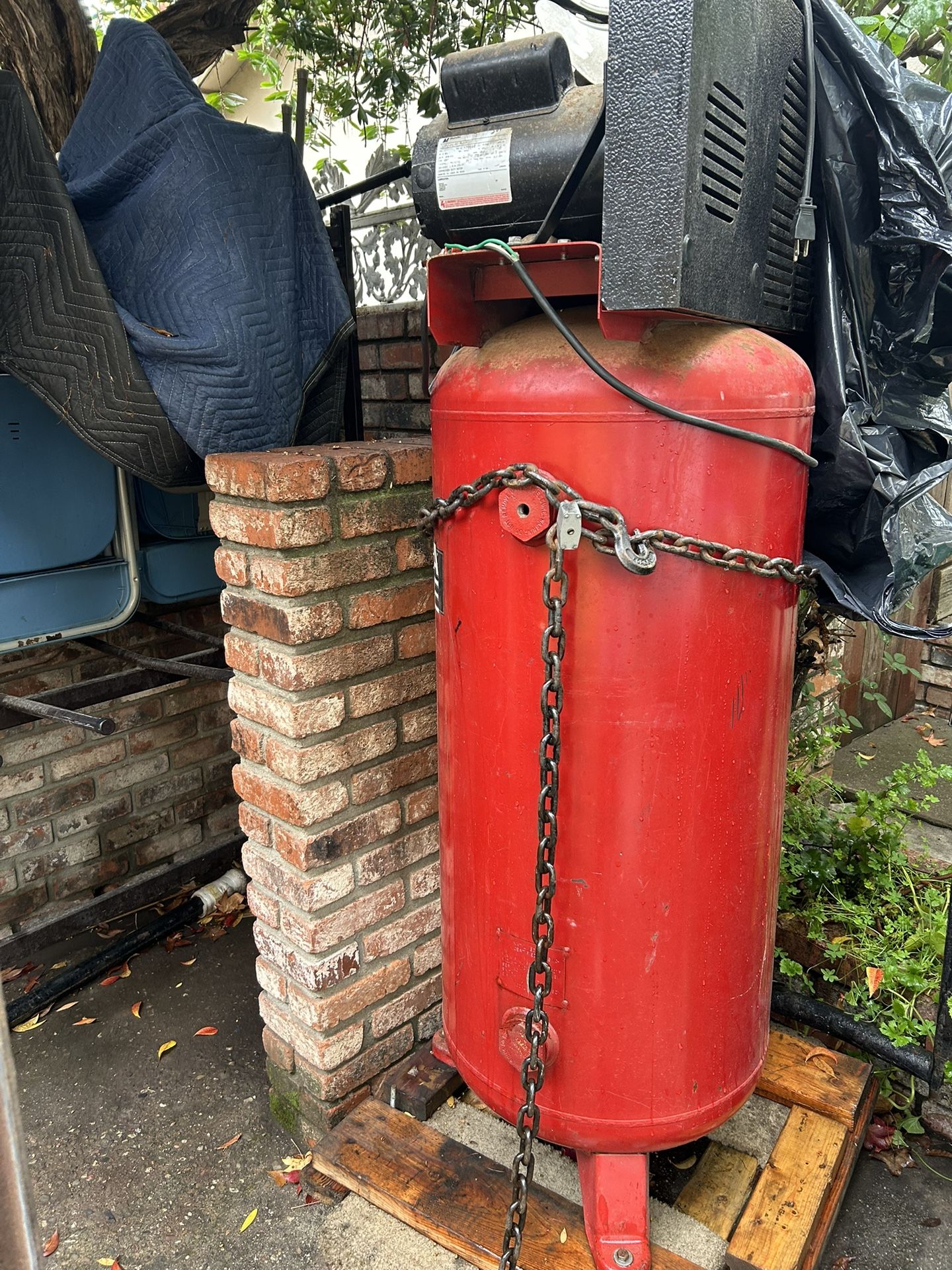 The compressor works well. MagnaForce 5Hp 60 gallons