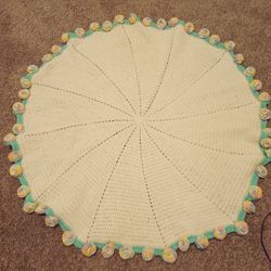 Crochet Table Cover Turns Into Bouquet 