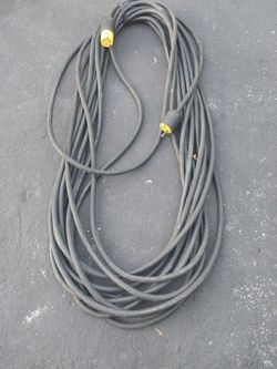 4 Wire Heavy Duty Cable with bold side also  heavy duty plugs  (  Condition Good  )