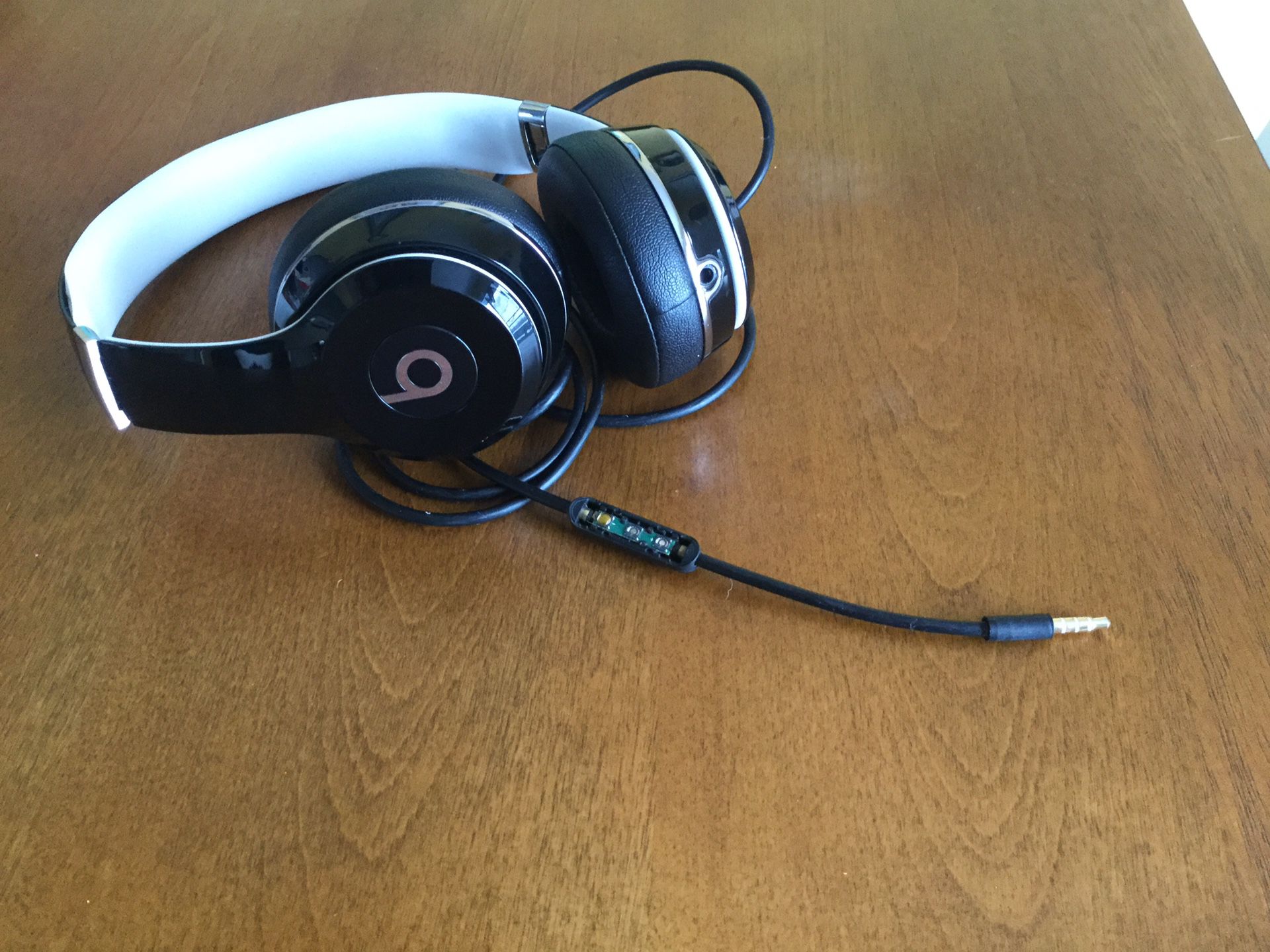 Beats Solo wired with case