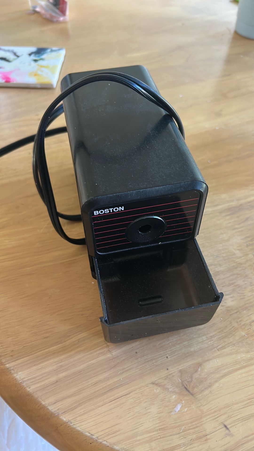 Electric pencil sharpener