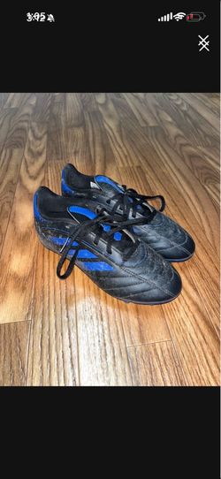 Kids Size 4 Soccer Shoes MOVING
