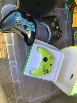 Xbox Wireless Controllers Lot of 3