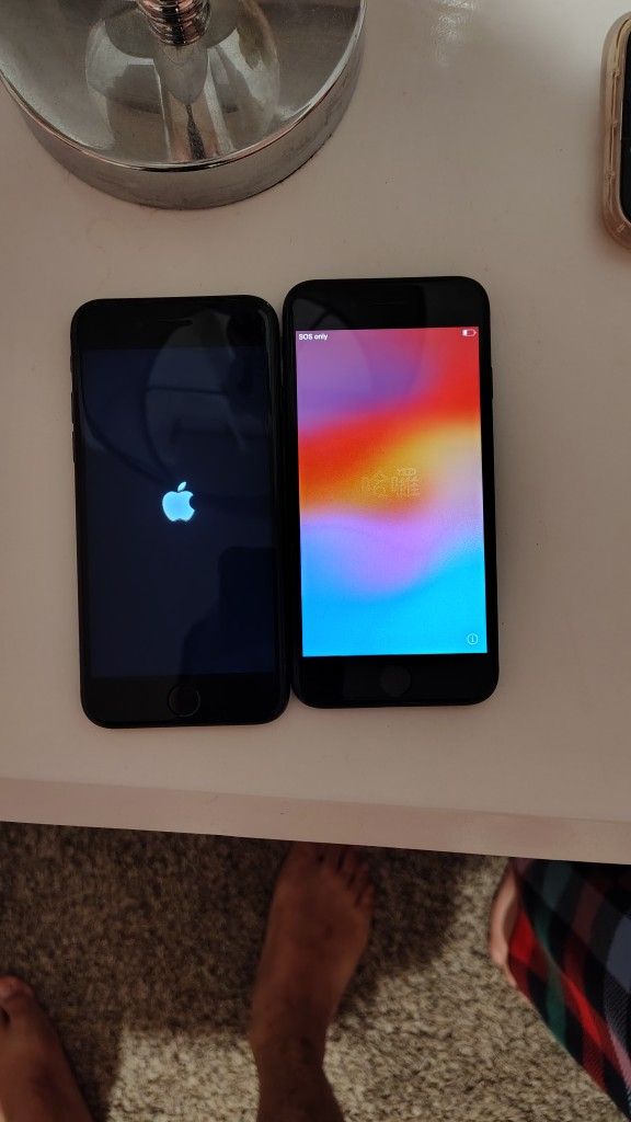 2 Unlocked iPhone SE 2nd Generation!!!! $80 Each