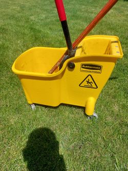 Rubbermaid janitorial mop bucket