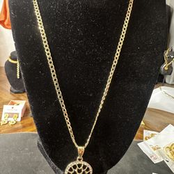 20 inch cuban chain and dream catcher pendant