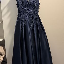 GOWN NEVER WORN