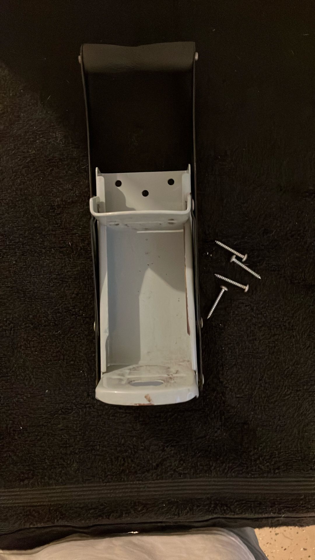 Wall mount Can Crusher 