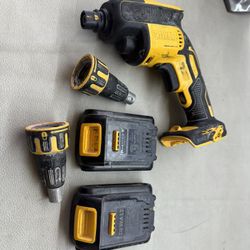 Drywall Dewalt With 2 Batteries 