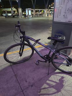 Super nice brand new 8 speed hyper black bike