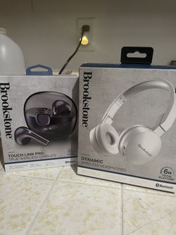 Ear Buds And Wireless Headphones ****