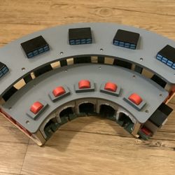 Thomas Wooden Railway Deluxe Tidmouth Engine Shed House