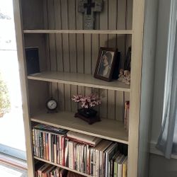 2 Wooden Bookcases 