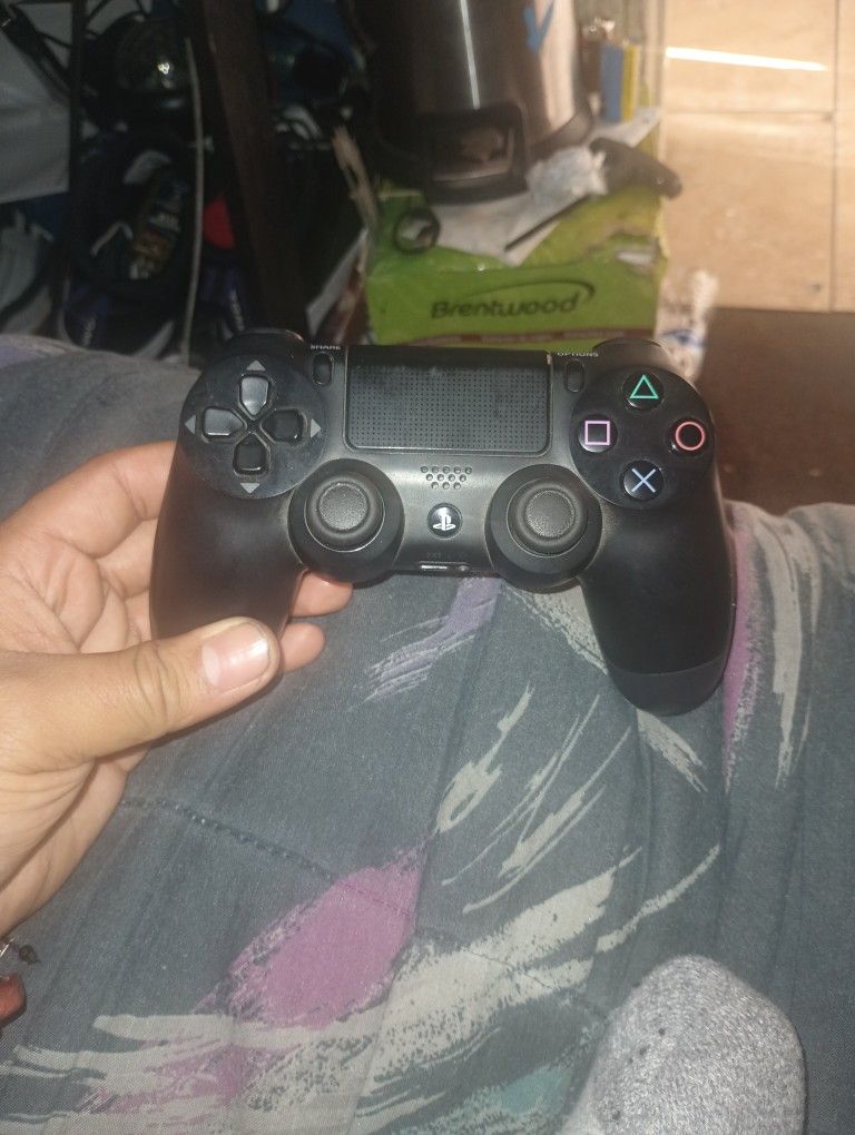 PS4 controller