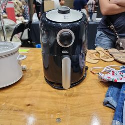 Dash Compact Electric Air Fryer
