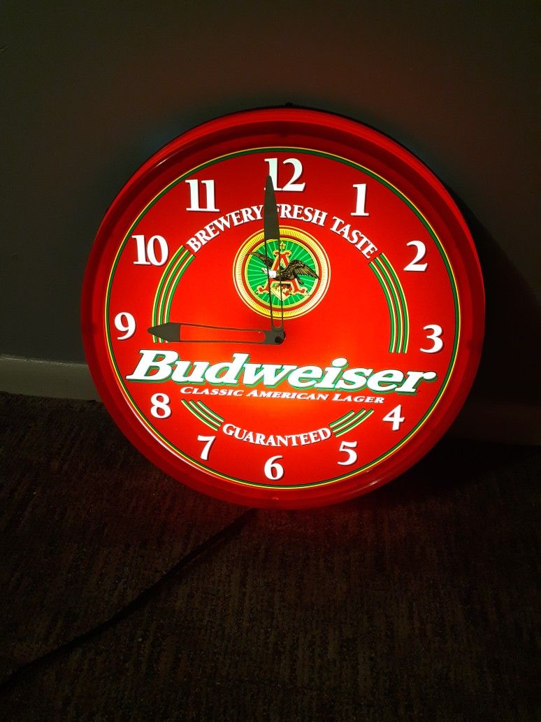 1997 Budweiser Anheuse-Bush Round/Red/lighten Advertising Clock