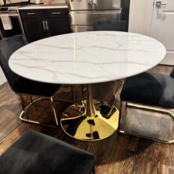Marble Like Table With Four Black Chairs 