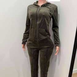 New Women’s 2 Piece Set Size S/M