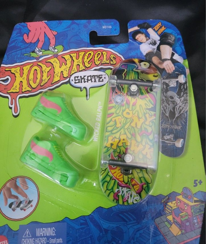Hot Wheels Tony Hawk Skateboard