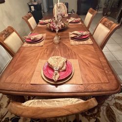 Tommy Bahama Dinning Room Table & Chairs