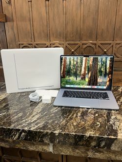 Apple MacBook Air Laptop 15" M4 chip 16GB RAM 512GB SSD Sky Blue MC7C4LL/A 2025 Model Like New!!,Apple,Apple MacBook Air,MacBook Air,2025 MacBook Air,