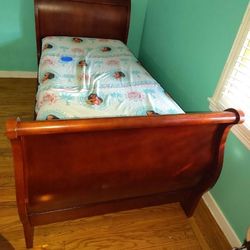 Very Nice Wooden Twin Bed 
