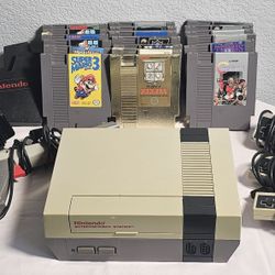 Nintendo NES Console w/ Zapper, 3 Controllers & 18 Games Lot Zelda Mario
