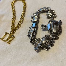 Tengo Estás Pulceras A 10 Dólares Cada Una