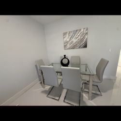 Dinning Table/Dinning Chairs 