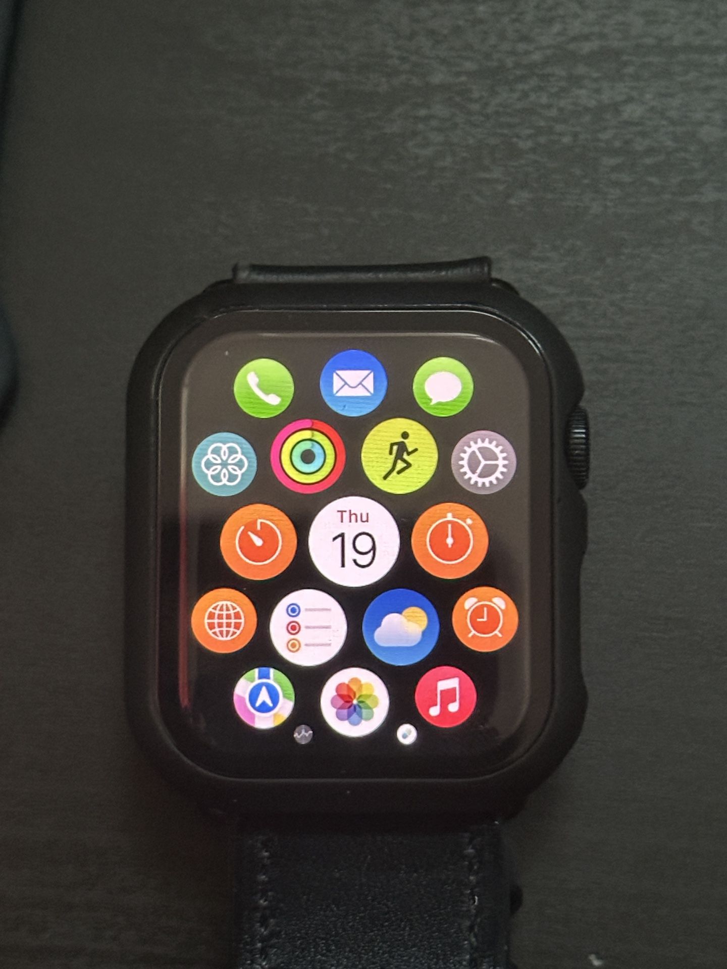Apple Watch SE GPS Aluminum 44mm (2nd gen) 2023 w/ Charging Station