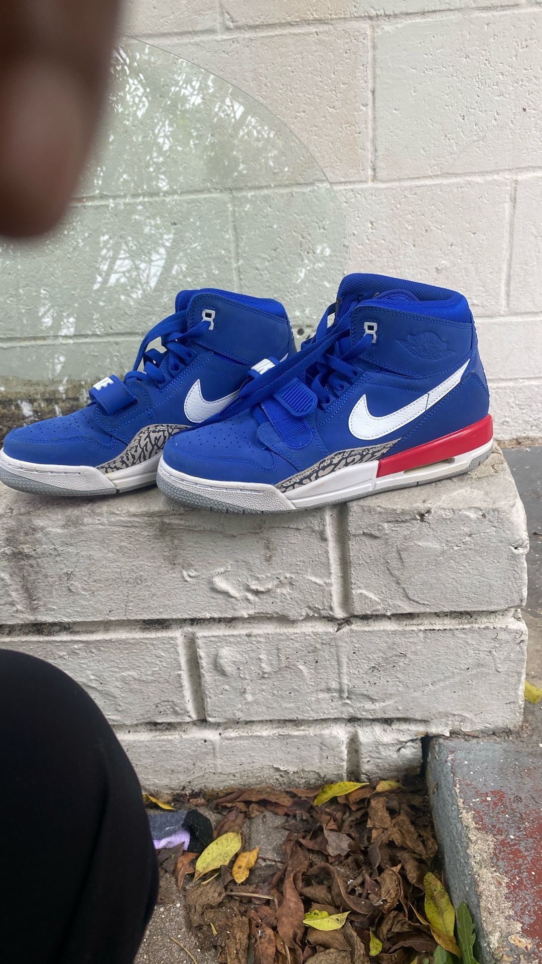 Nikes 7.5y