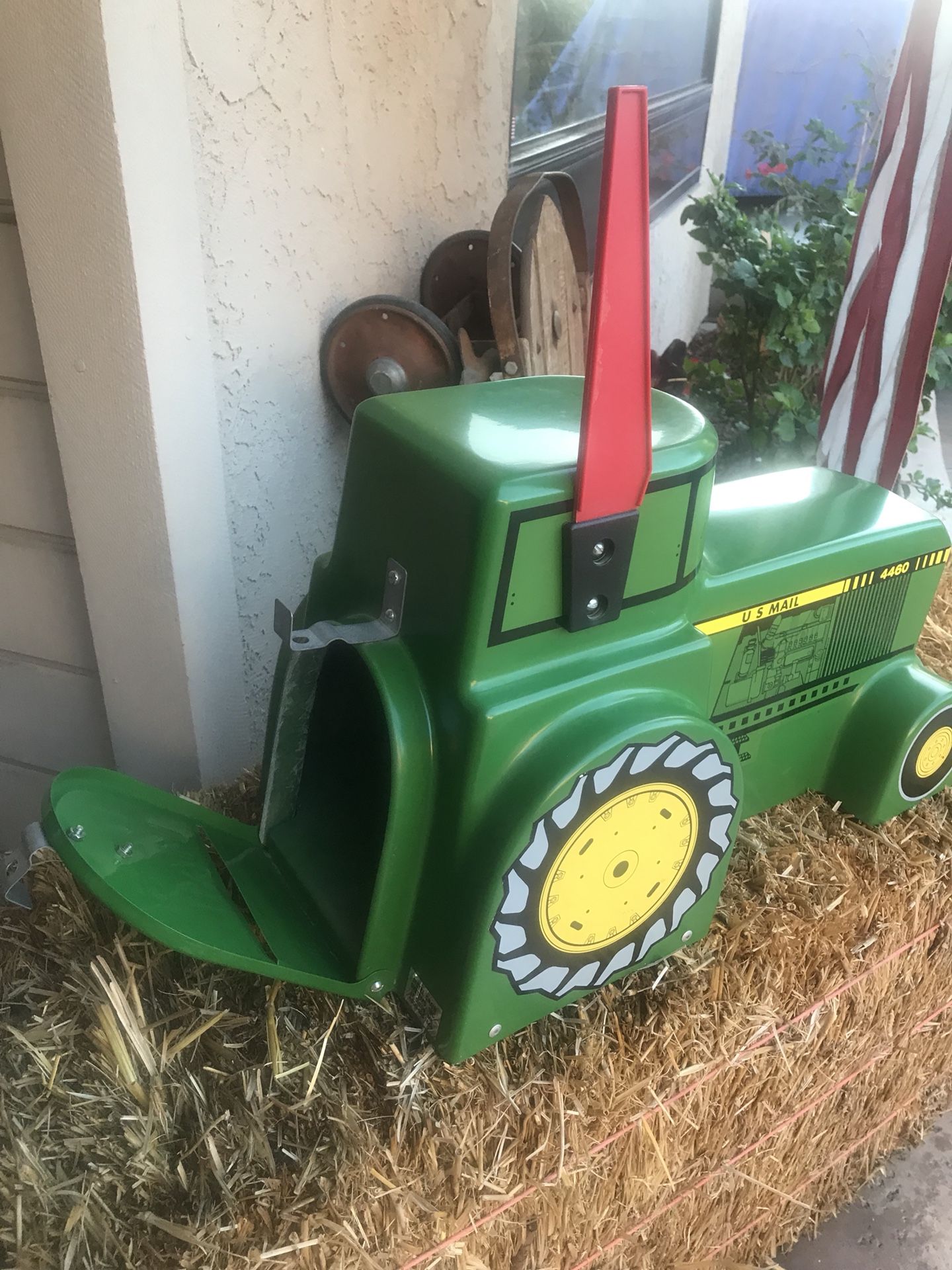 Vintage John Deer tractor mail box / like showroom new! Very RARE