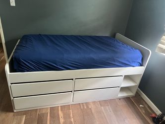 Captain’s Bed w/ Storage