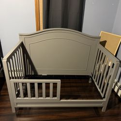 Toddler crib/converted half bed