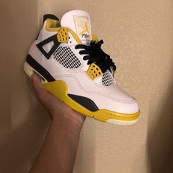 Wmns Air Jordan 4 Retro  ‘ Vivid Sulfur’