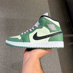 Air Jordan 1 Mid “Dutch Green” Sizes 6w - 9w IN HAND BRAND NEW
