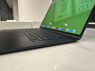 Apple MacBook Air 15" M4 chip 16GB RAM 256GB 2025 Model