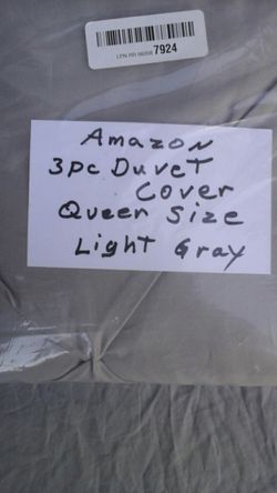 Amazon 3 pc Duvet Cover Set Queen size light Gray in color
