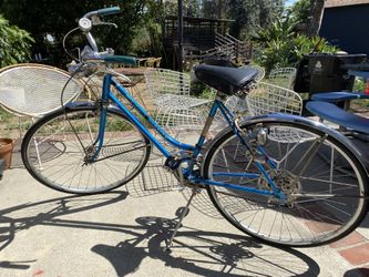 Vintage 60s Schwinn Bicycle. All The Extras! Mid Century. Ready To Ride! Nice
