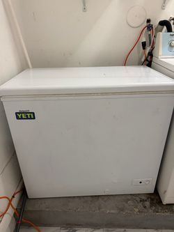 Hotpoint Chest Freezer White