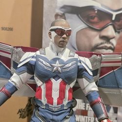 Hot Toys TMS040 Captain America Falcon 1/6 Scale Figure