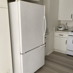 Clean Working Refrigerator -Must Pick Up On Sat , Dec 6