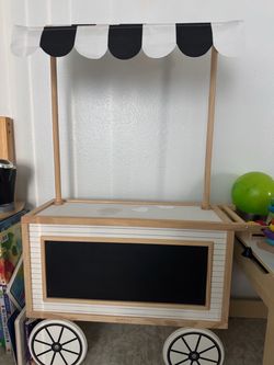 Lemonade Stand (Rolling cart)
