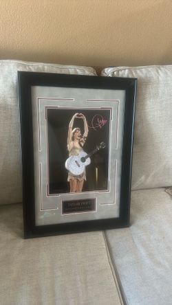 Framed Taylor Swift photo with facsmile signature