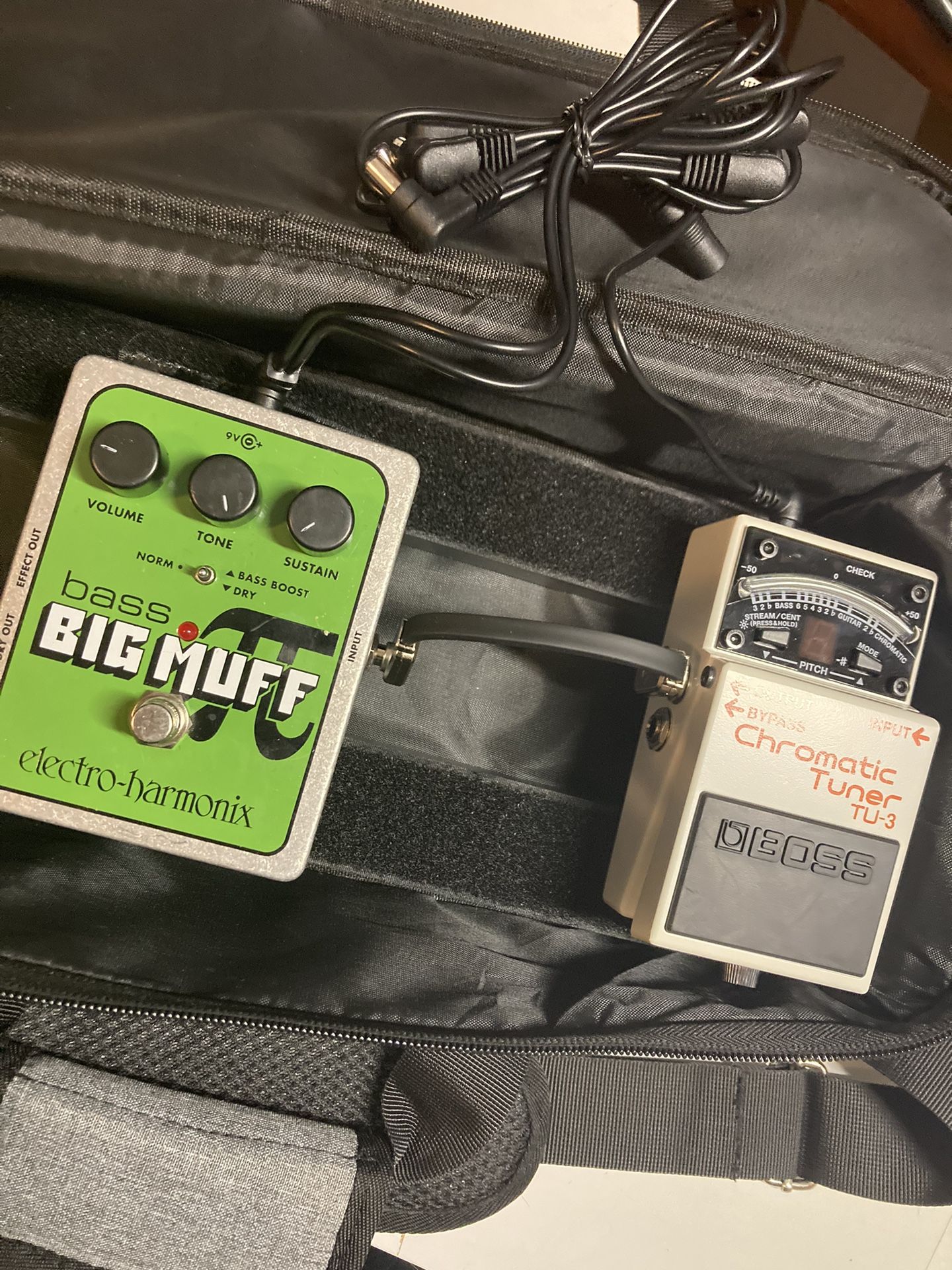 Guitar Pedal Board (Ghostfire) w/pedals, Chords. Etc for Sale in Lake